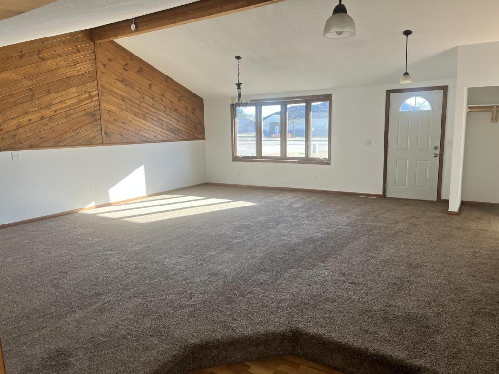 6306 Schofield Ave - Photo 7 of 17