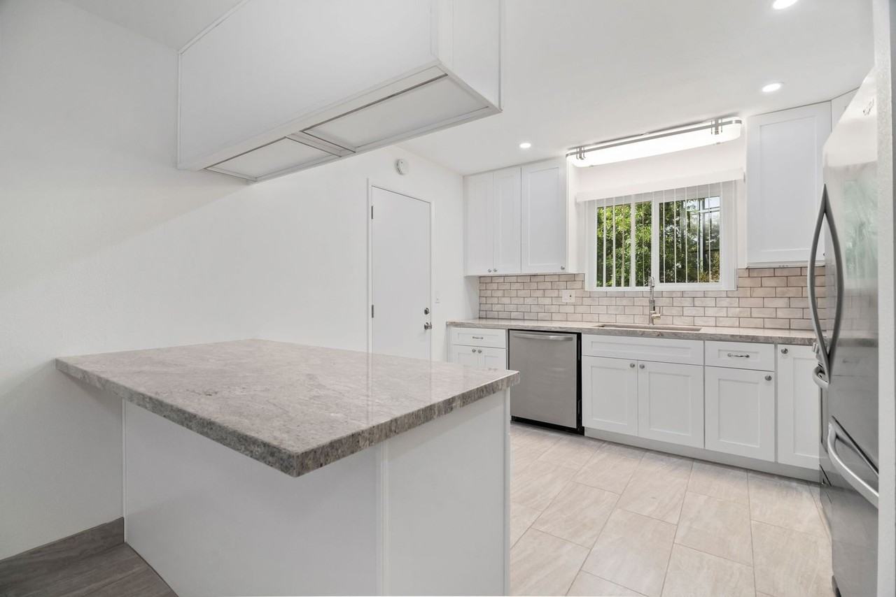 1304-1314 S JUNIPER ST - Photo 3 of 33