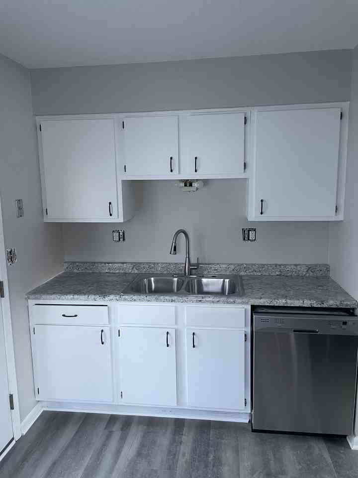 1024 Spring Street - Photo 3 of 8