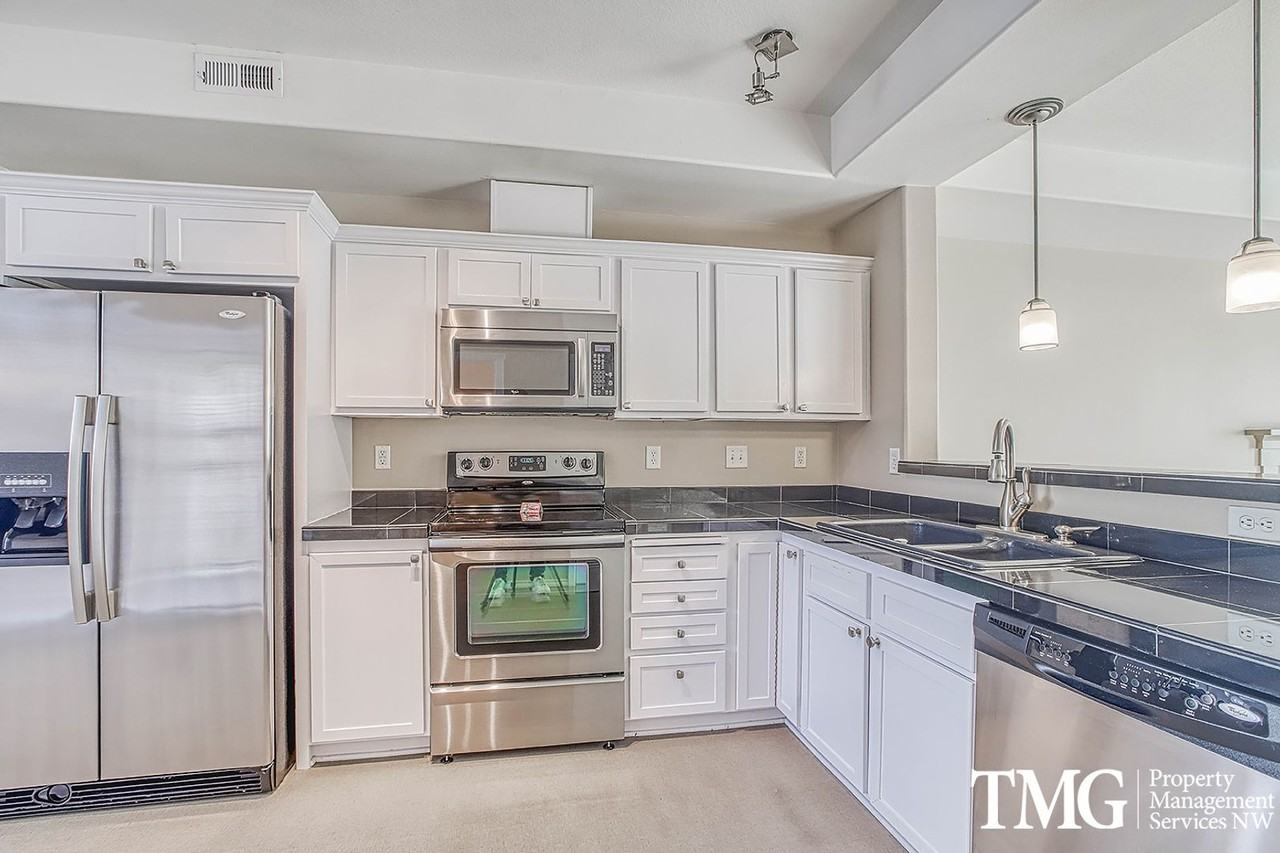 2004 Ne Cadbury Ave #213 - Photo 5 of 37