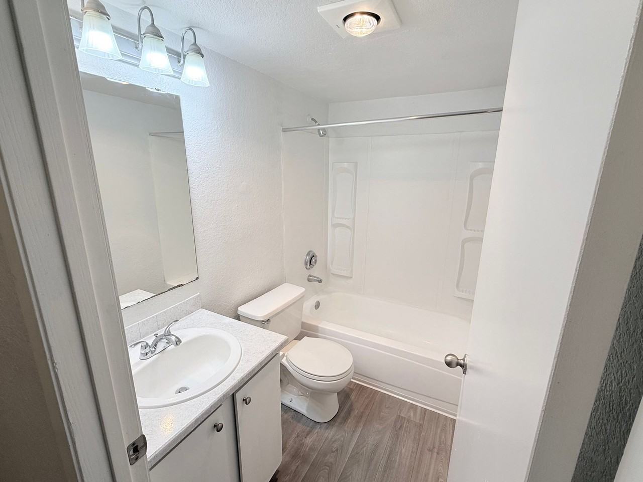 Redondo Terrace: Renovated Units, W/D in Unit, Private Balcony, Fireplace - Photo 4 of 29