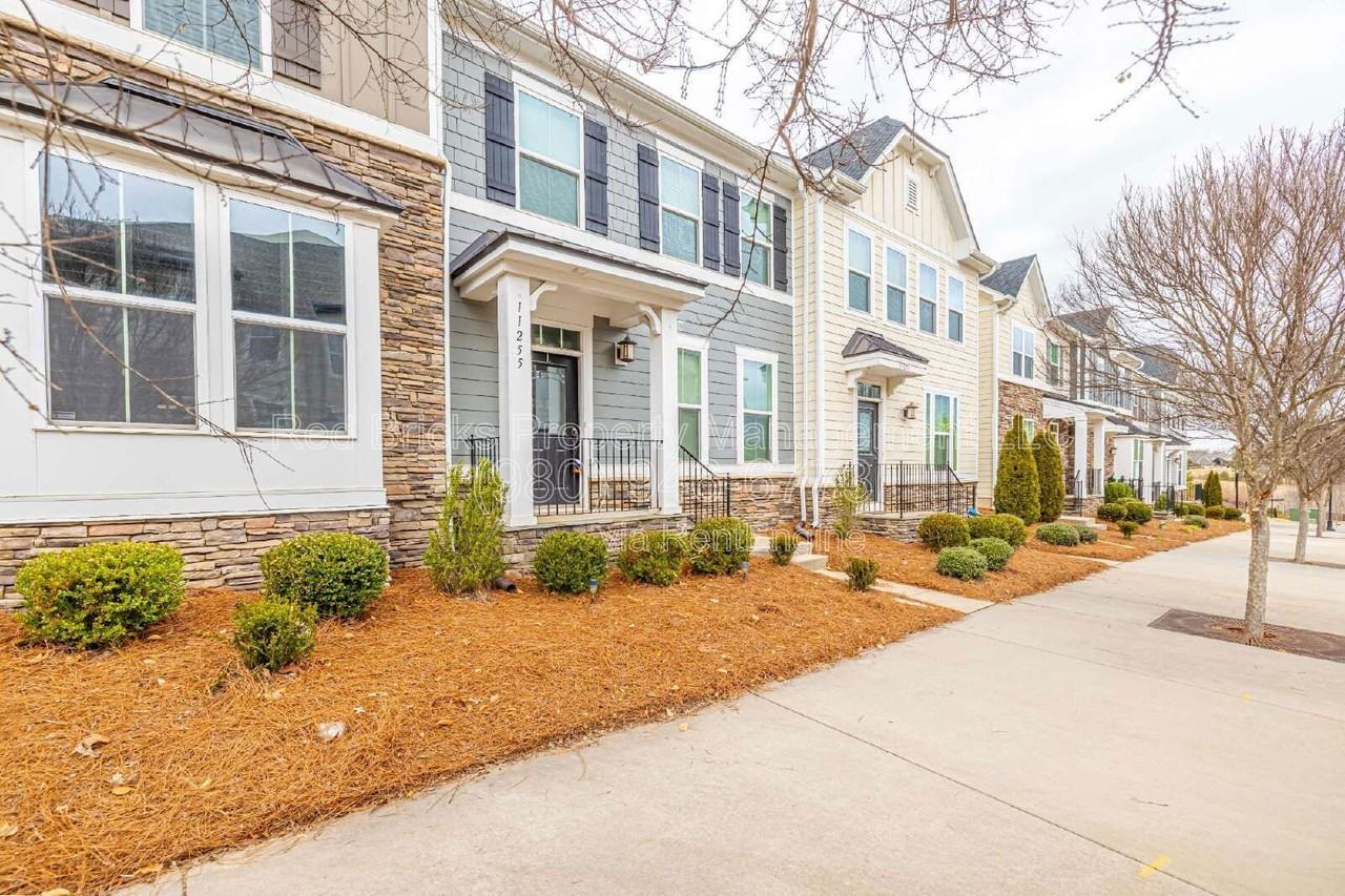 11255 Bryton Pkwy - Photo 2 of 33