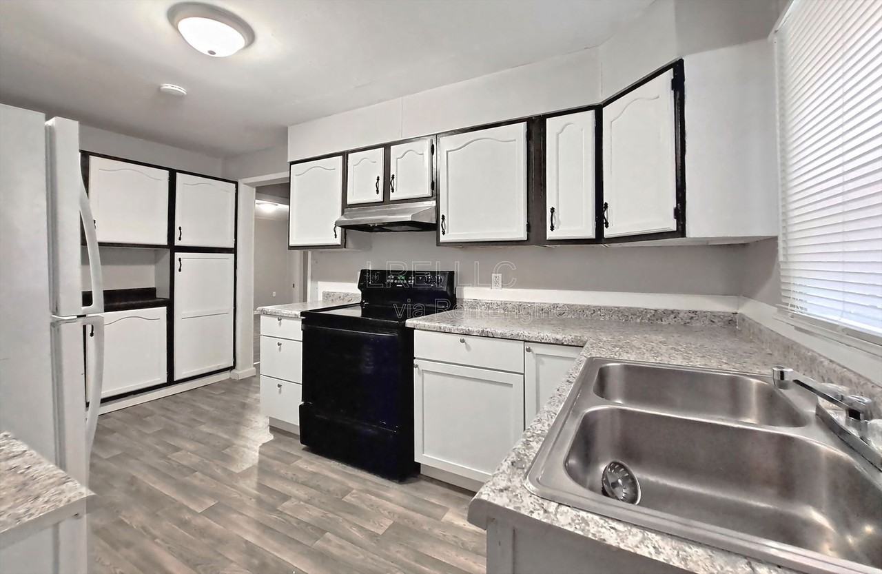 501 W Carter Ave - Photo 2 of 15