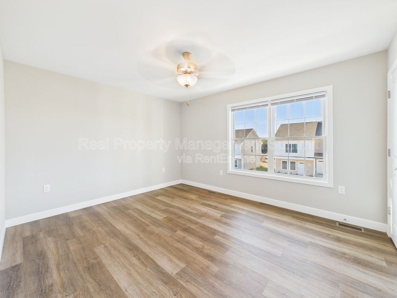 1420 Circle Drive - Photo 3 of 19