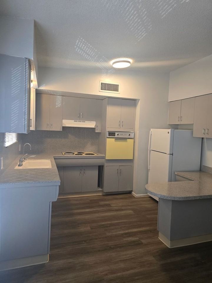 3507 E 3rd St #J - Photo 5 of 16