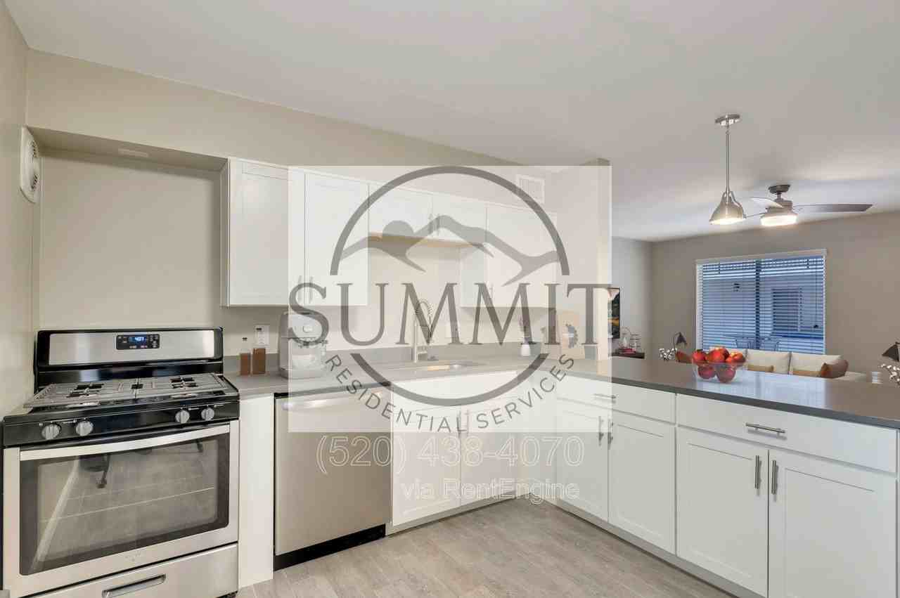 714 E 10th St #16 - Photo 5 of 33