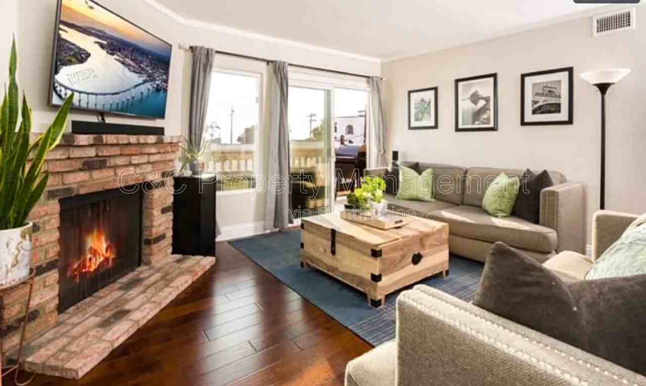 2319 Curlew Street #7 - Photo 5 of 7