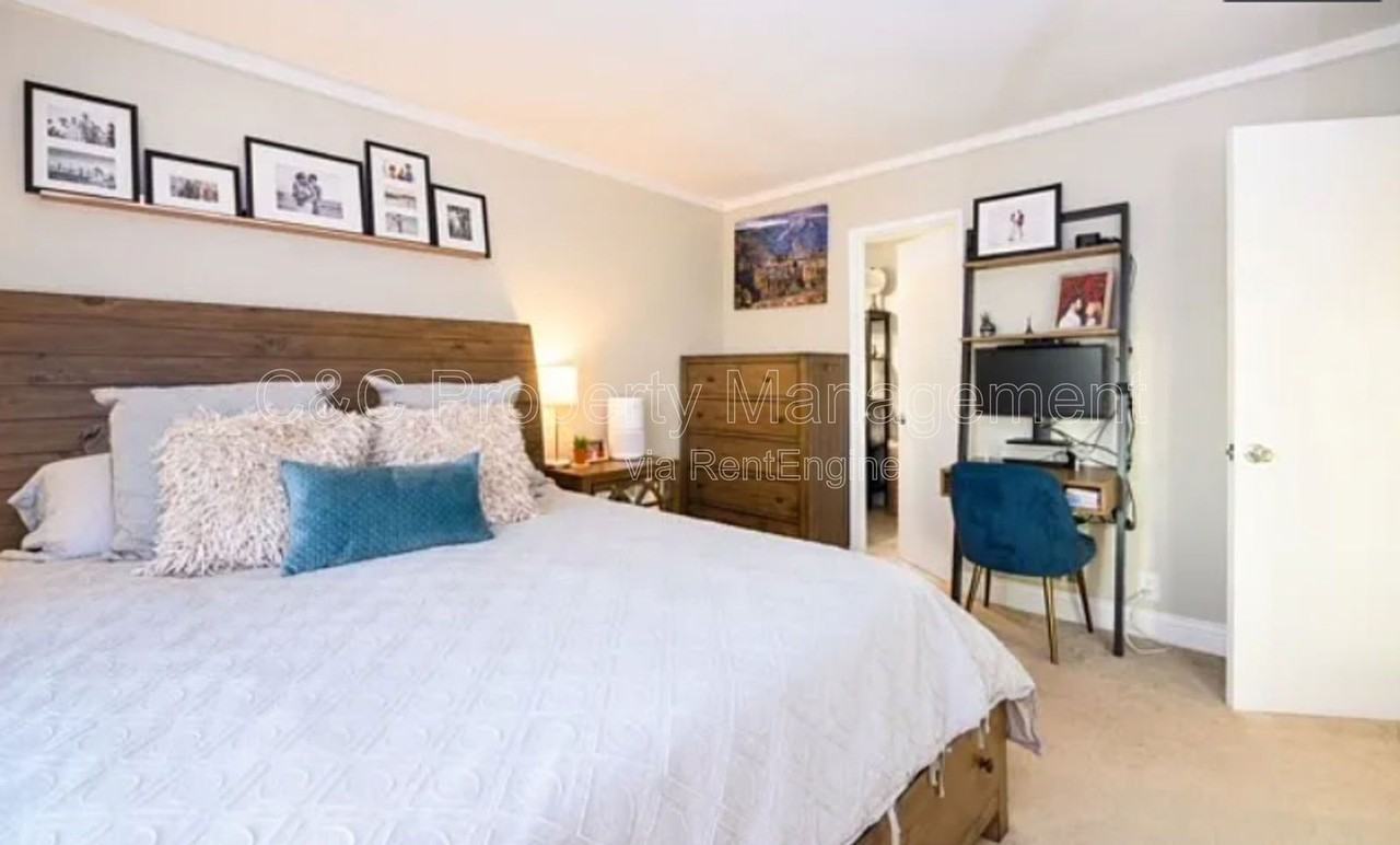 2319 Curlew Street #7 - Photo 6 of 7