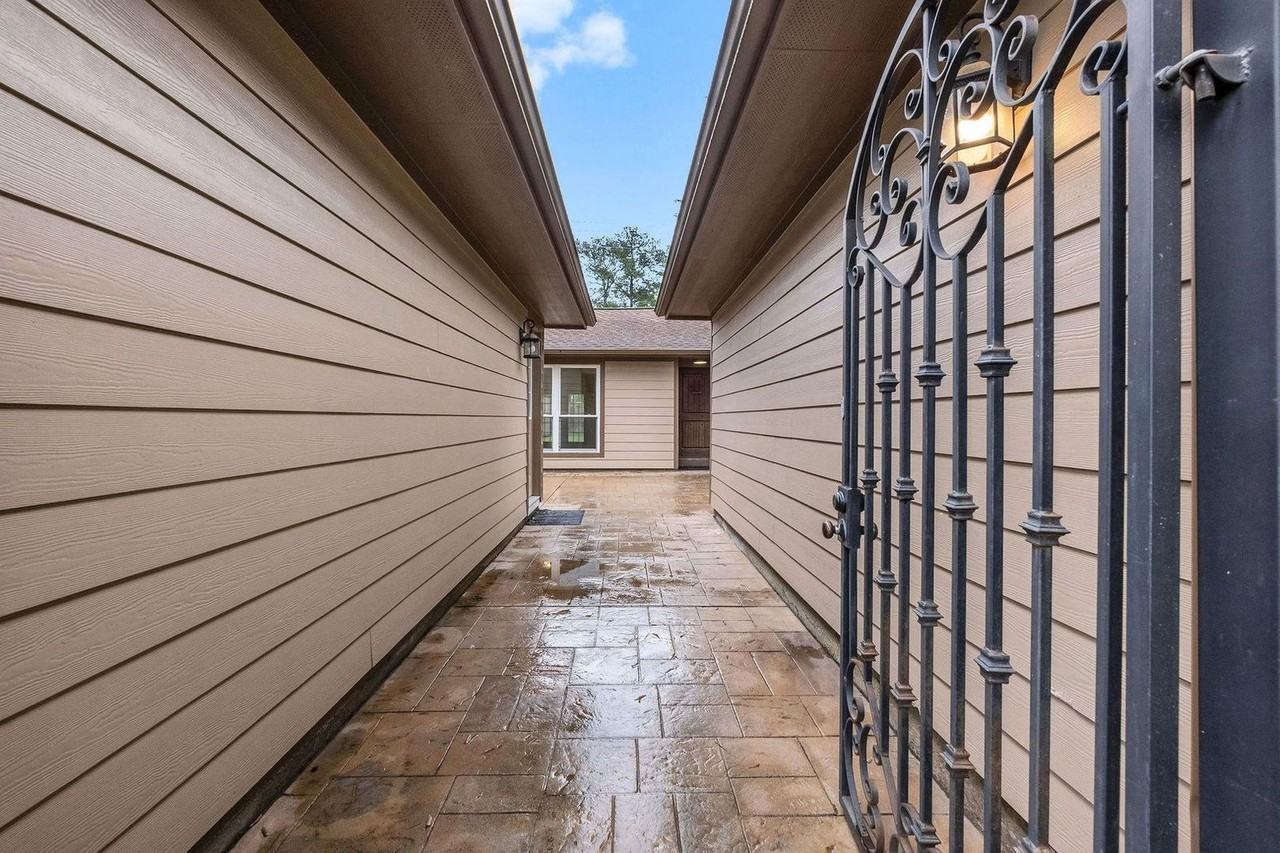 21710 Glenbranch Dr - Photo 2 of 32