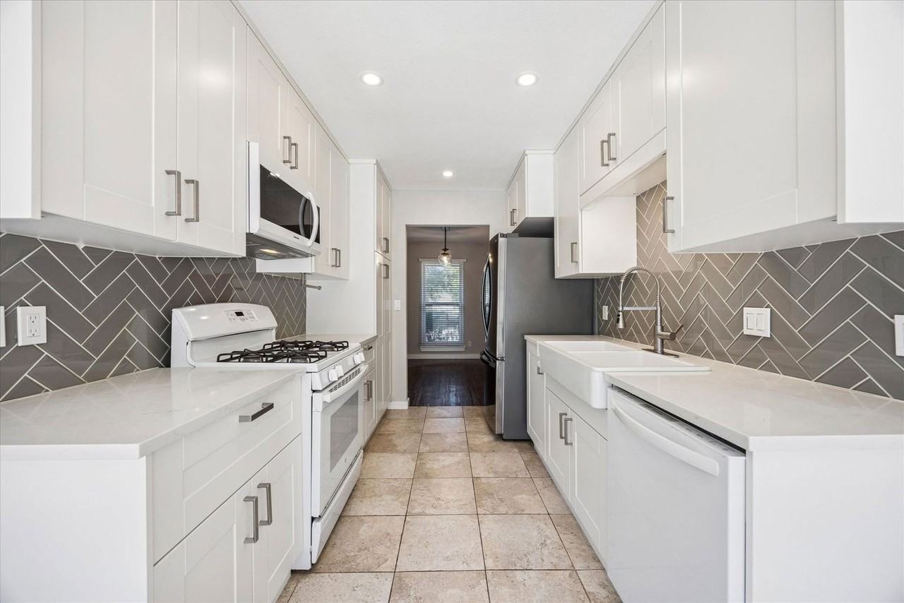 9711 Marlborough Dr - Photo 5 of 10