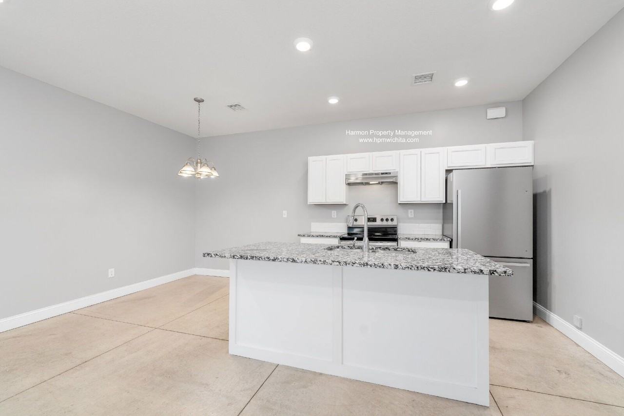 5527 South Handley Street - Photo 3 of 11