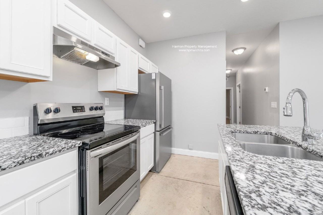 5527 South Handley Street - Photo 4 of 11