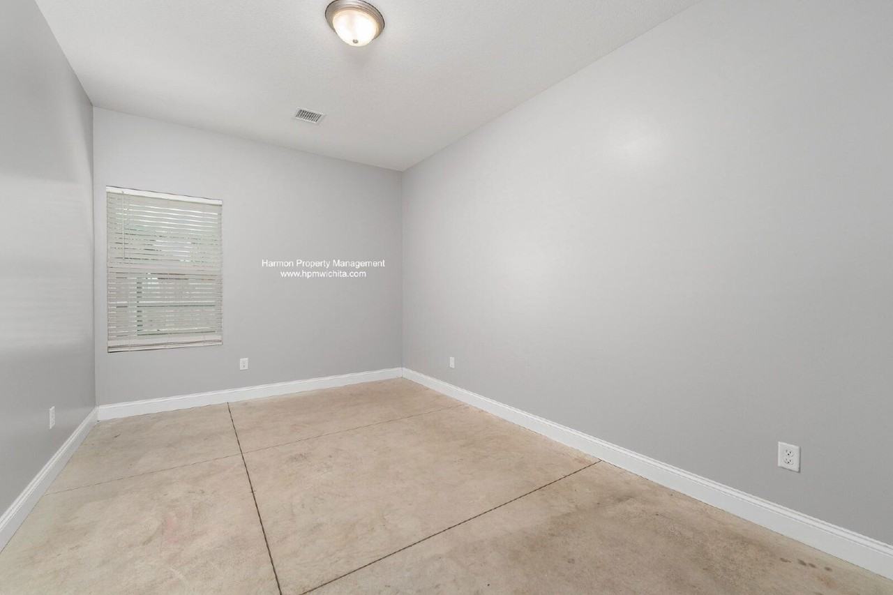 5527 South Handley Street - Photo 7 of 11