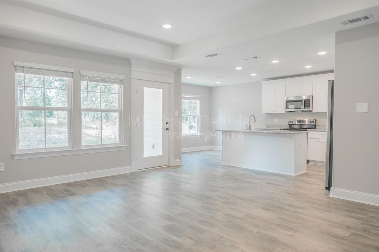 126 Pointe Breeze Way - Photo 3 of 12