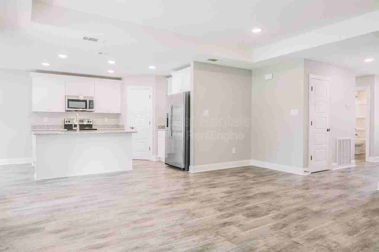 126 Pointe Breeze Way - Photo 4 of 12