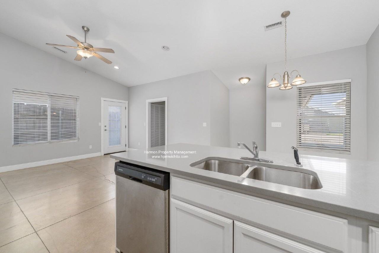 5326 North Hillside Street #101 - Photo 5 of 14