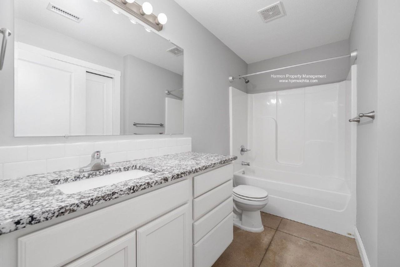 5326 North Hillside Street #101 - Photo 6 of 14