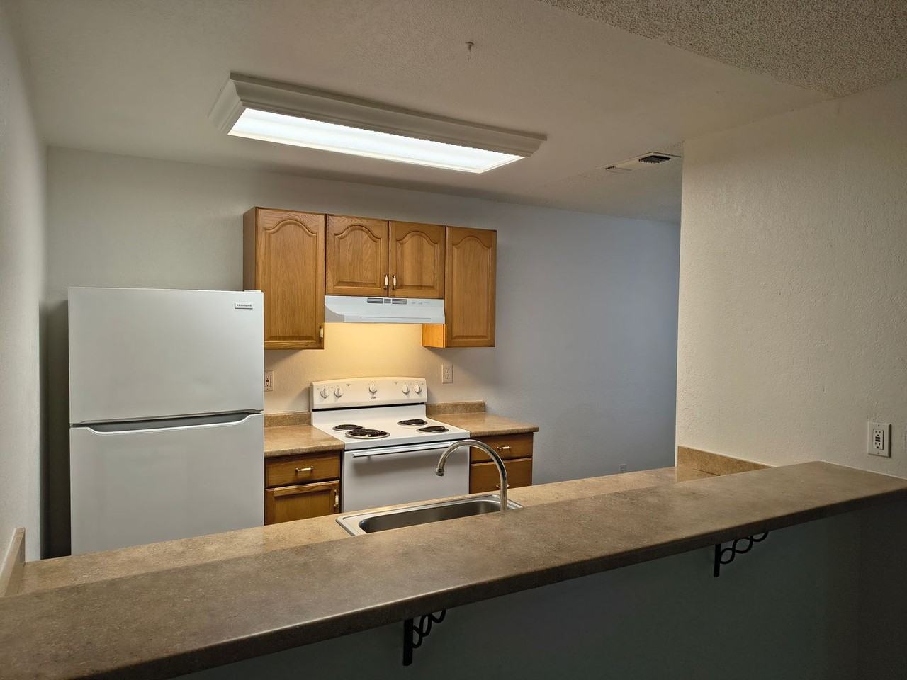 980 Jamieson Ct - Photo 3 of 13