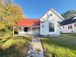 featured image of 208 Oakland St