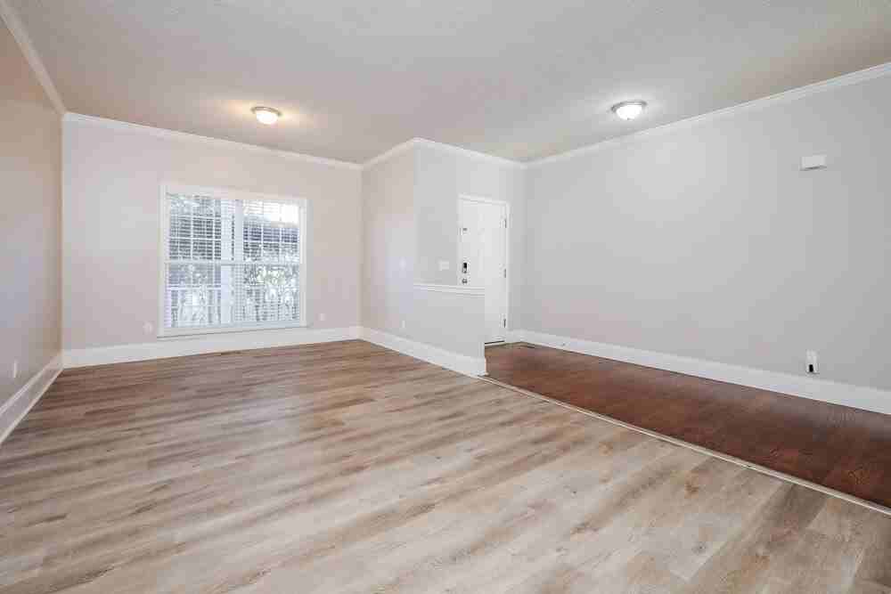 8524 Bratt Ave - Photo 5 of 17