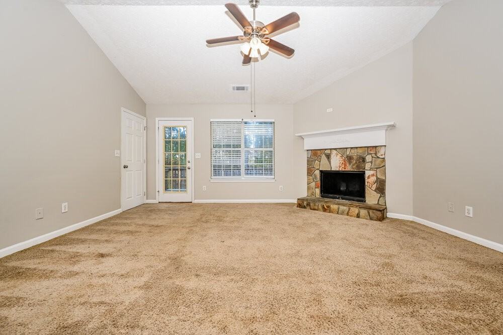 725 Grove Pointe Cir - Photo 4 of 17
