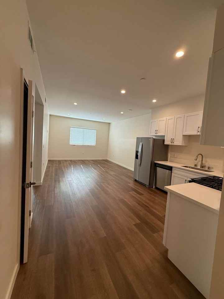 USC Village Properties LLC - Photo 3 of 22