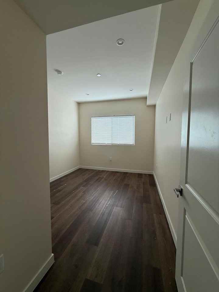 USC Village Properties LLC - Photo 6 of 22