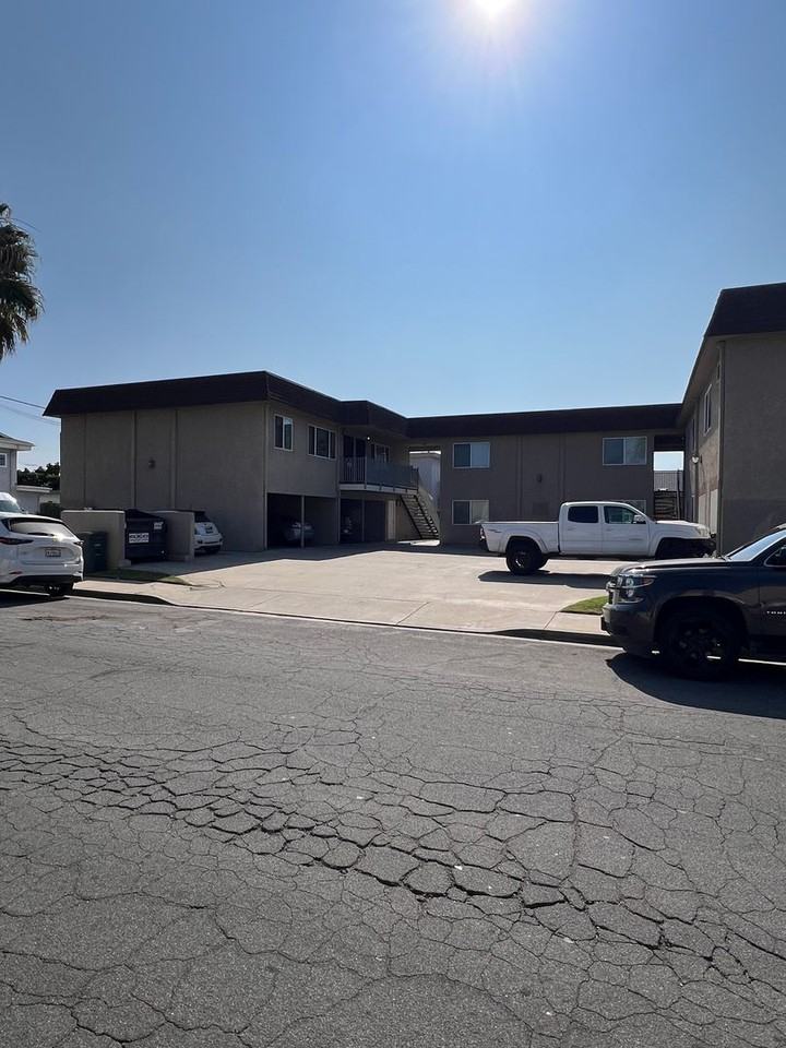 805 10th Street #H - Photo 2 of 10