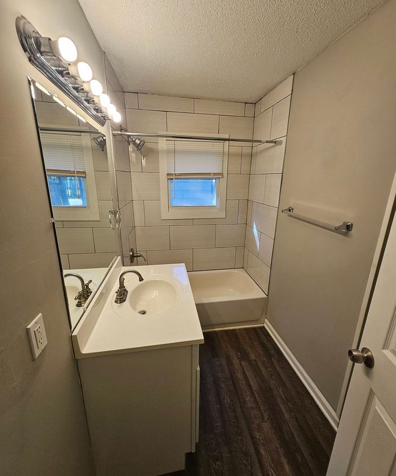 1158 East 75th Terrace - Photo 6 of 11