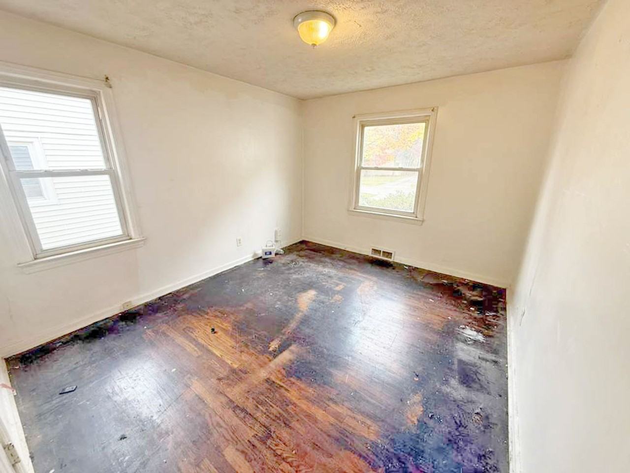 2484 Greenvale Rd - Photo 4 of 15