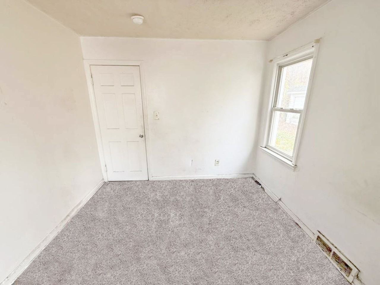 2484 Greenvale Rd - Photo 6 of 15