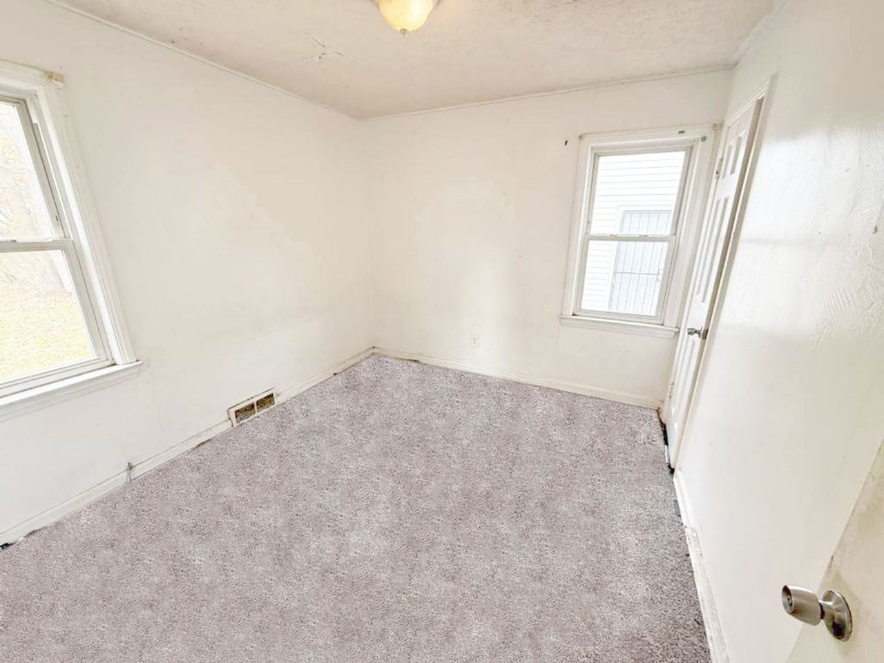 2484 Greenvale Rd - Photo 7 of 15