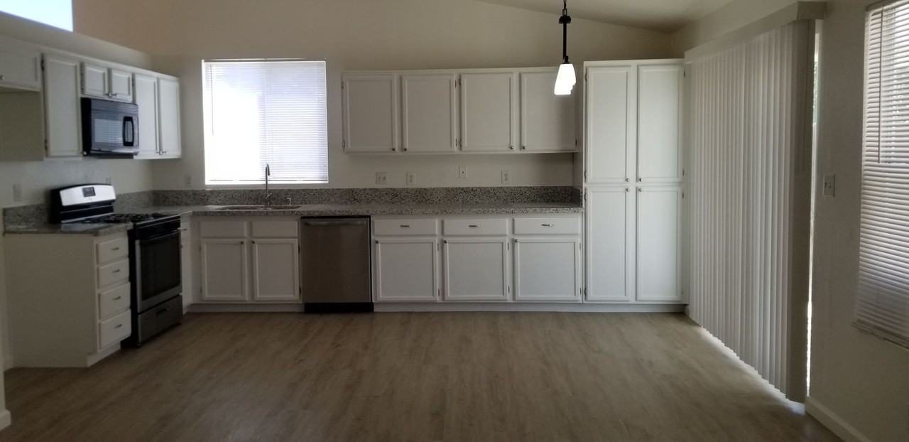 5903 Golden Sunset Court - Photo 4 of 13