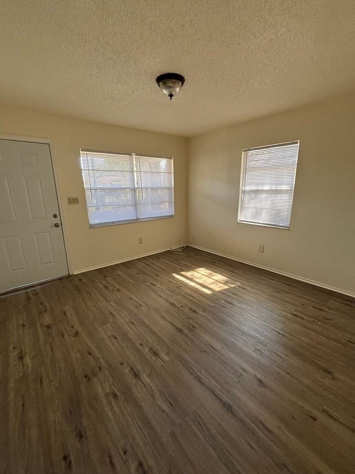 4833 9th St - Photo 2 of 7