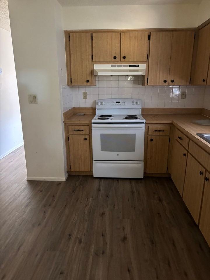 4833 9th St - Photo 4 of 7