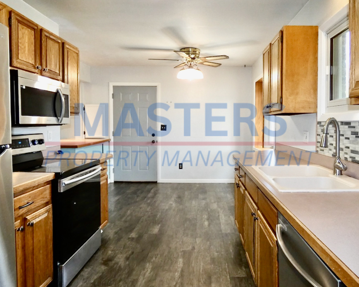 28977 Simmons Rd - Photo 2 of 32