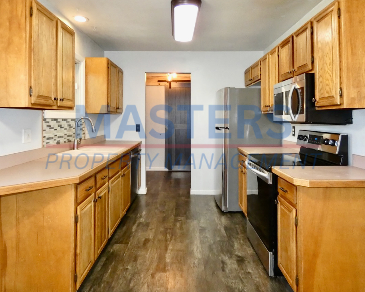 28977 Simmons Rd - Photo 3 of 32