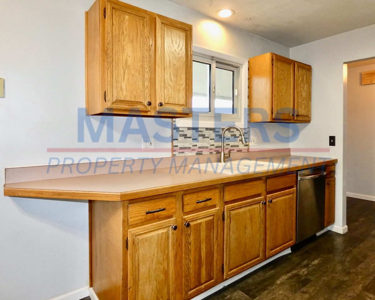 28977 Simmons Rd - Photo 5 of 32