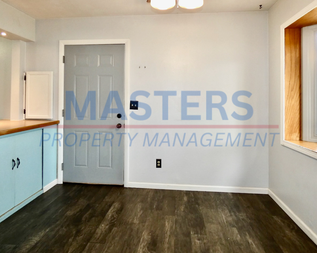 28977 Simmons Rd - Photo 6 of 32