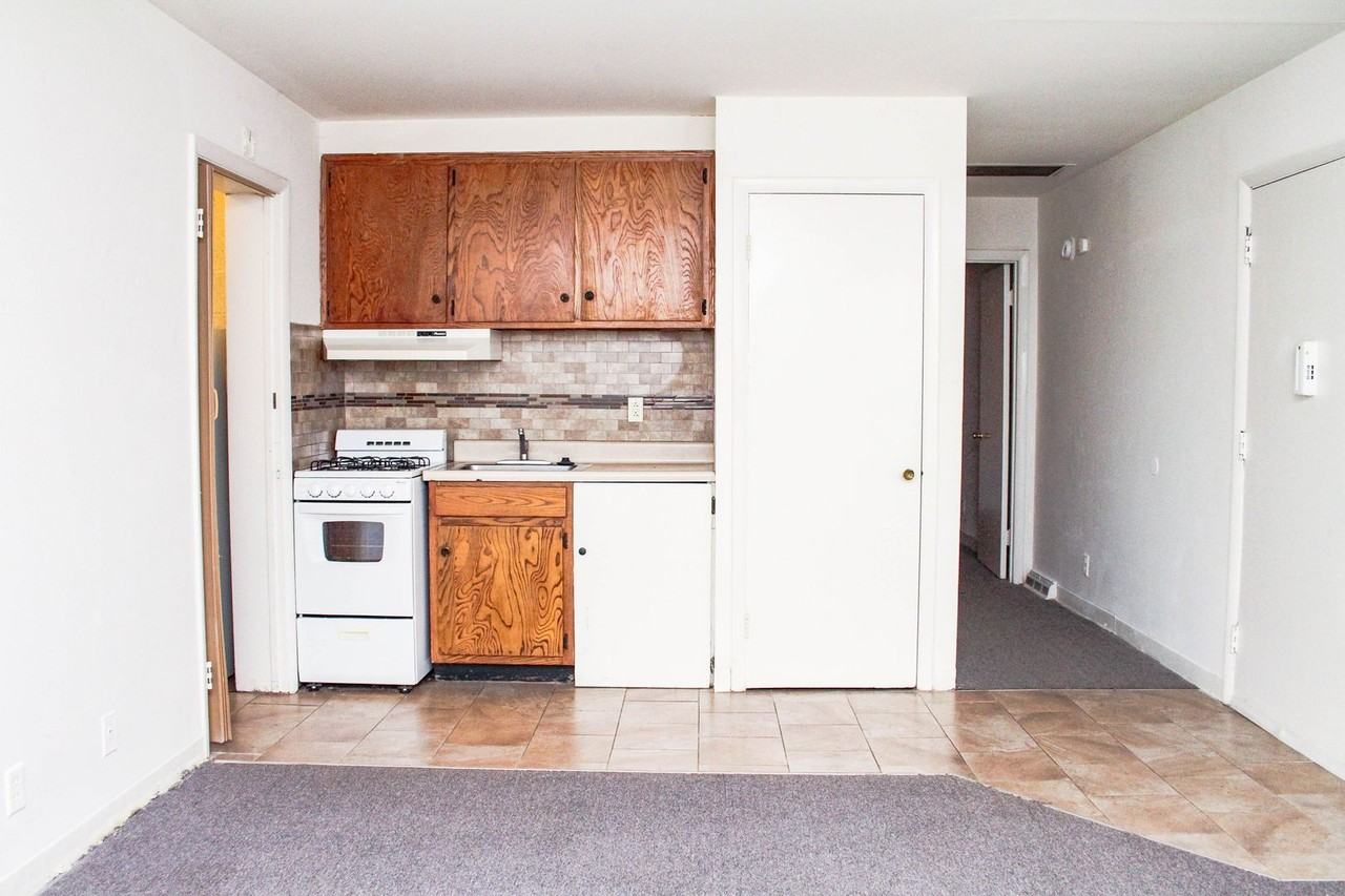 2426 Arlington Blvd - Photo 2 of 17