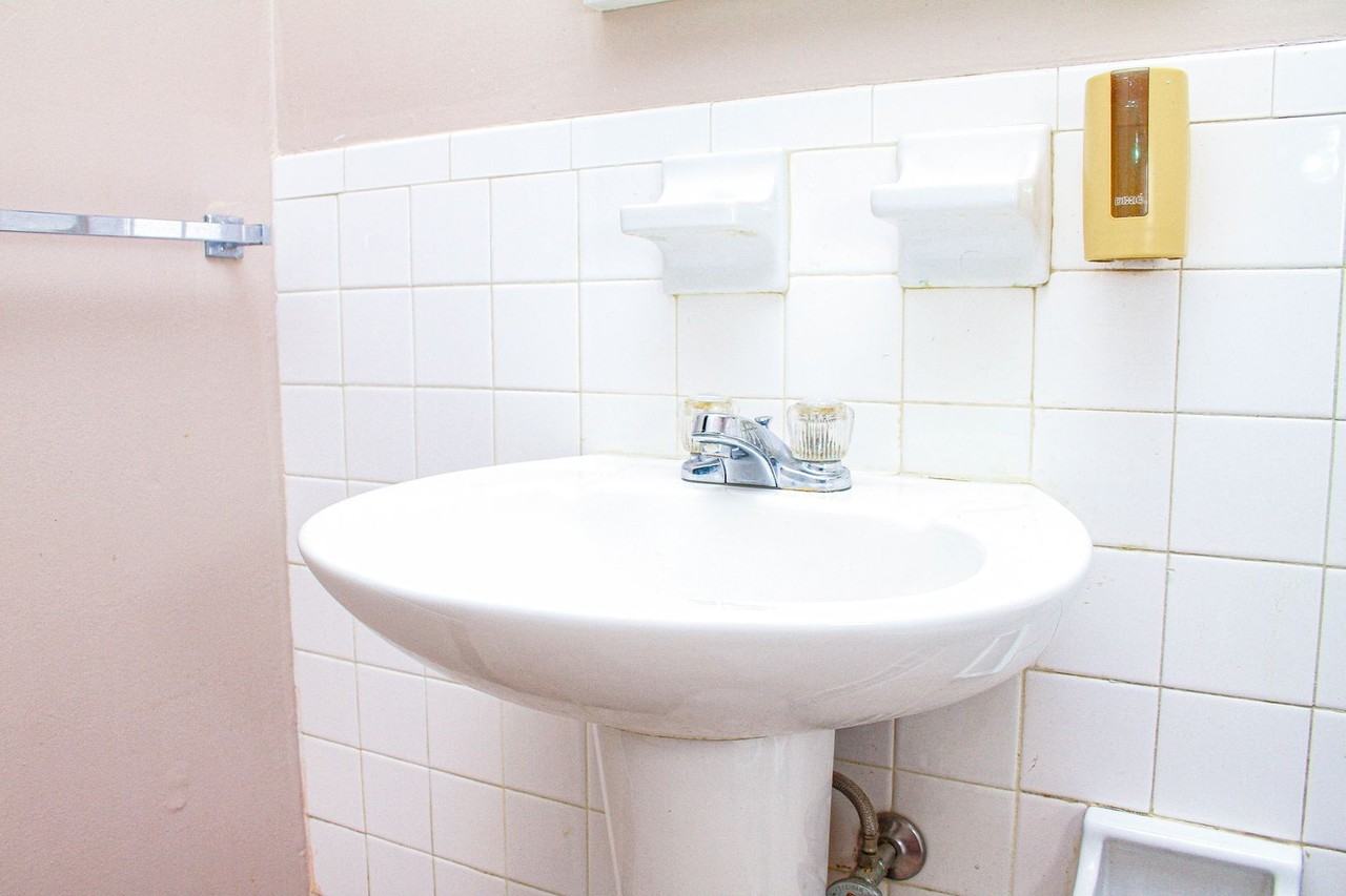 2426 Arlington Blvd - Photo 6 of 17