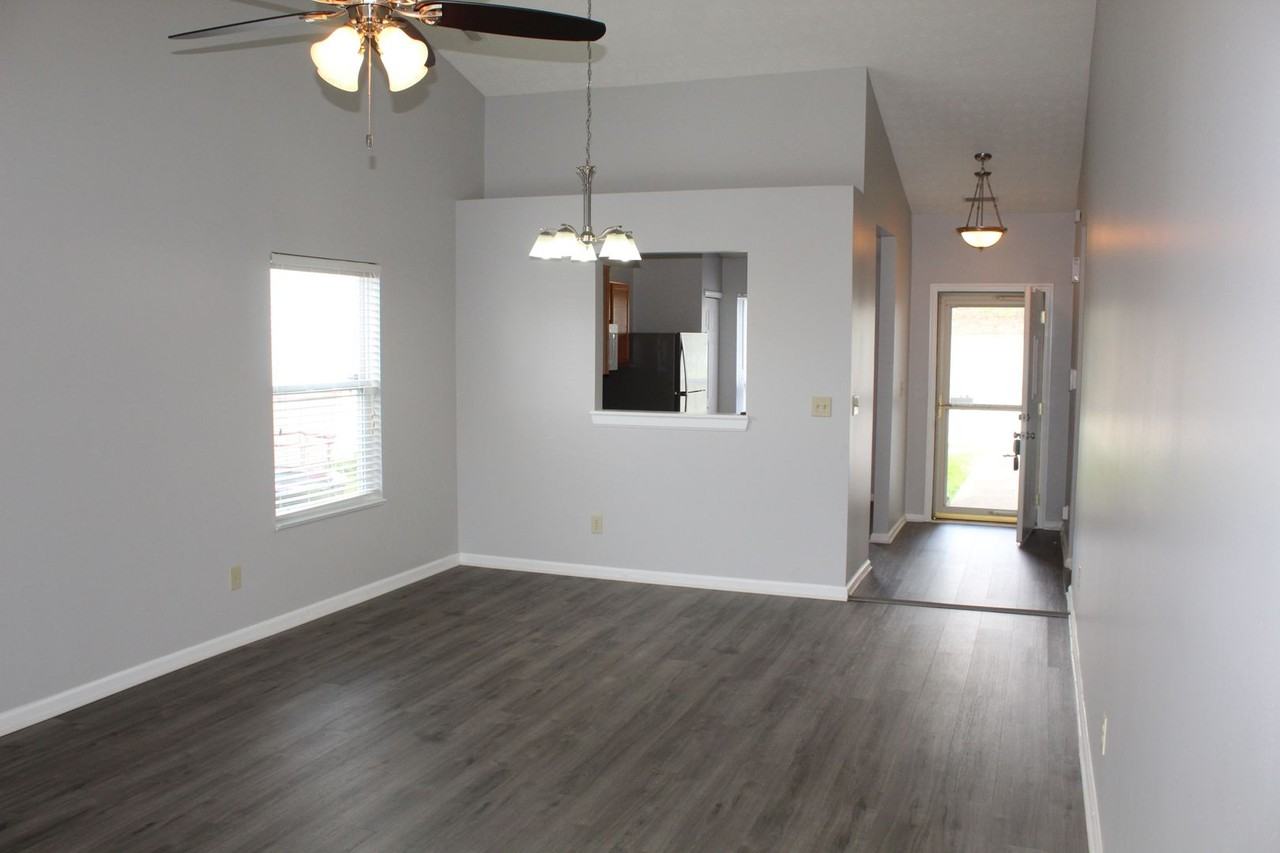 688 Hollowood Ln - Photo 3 of 19