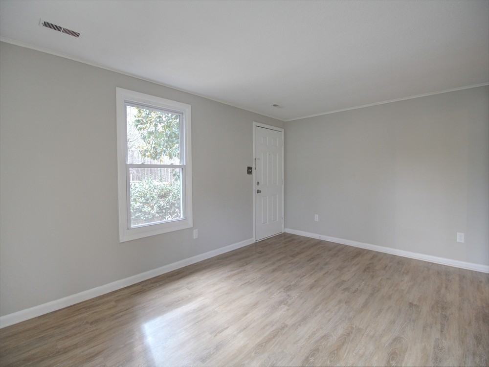 2600 Glenbrook Dr - Photo 3 of 14