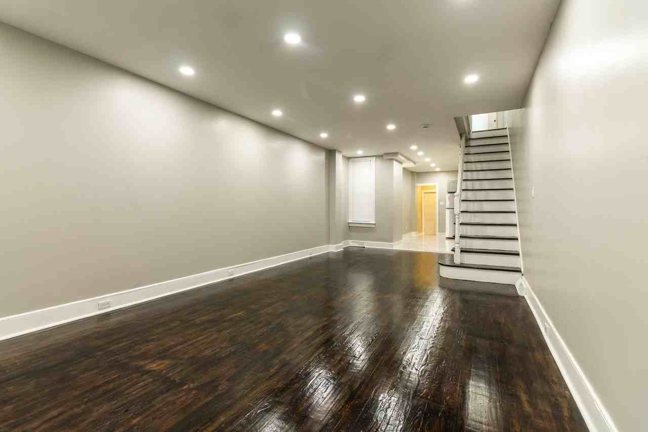 912 S 8th St - Photo 2 of 17