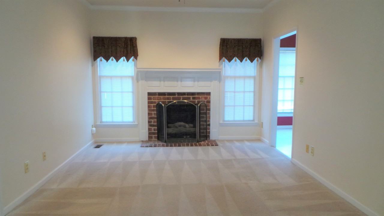 223 Oakland Dr - Photo 2 of 10