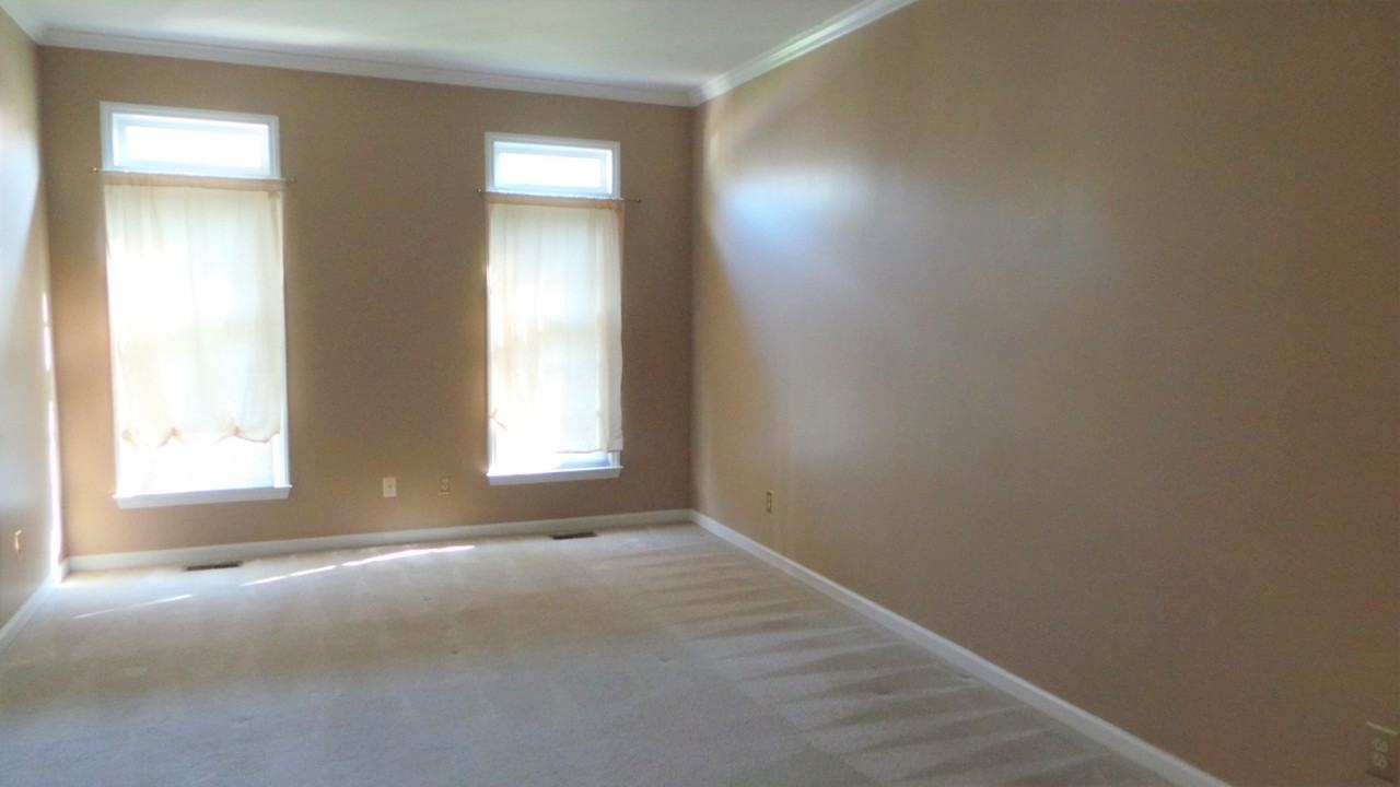 223 Oakland Dr - Photo 5 of 10