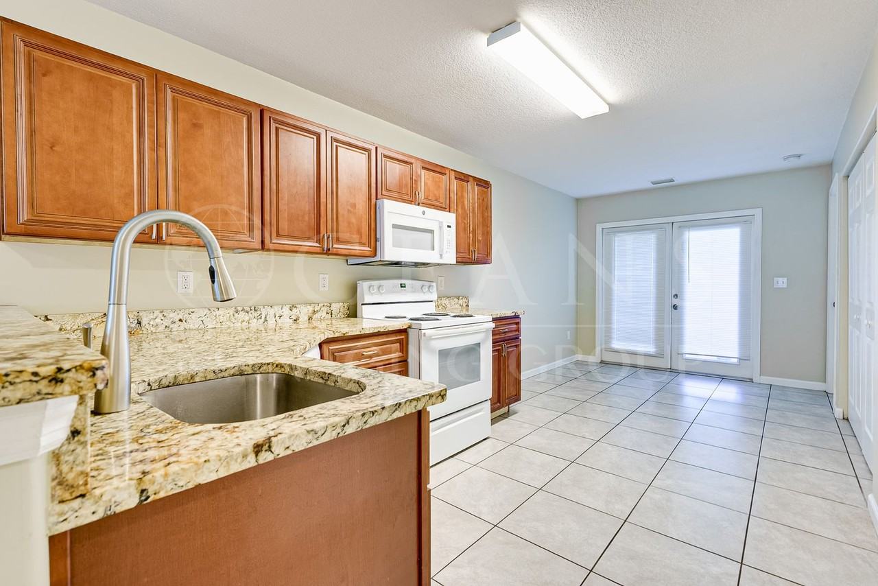 220 N Halifax Ave - Photo 5 of 35