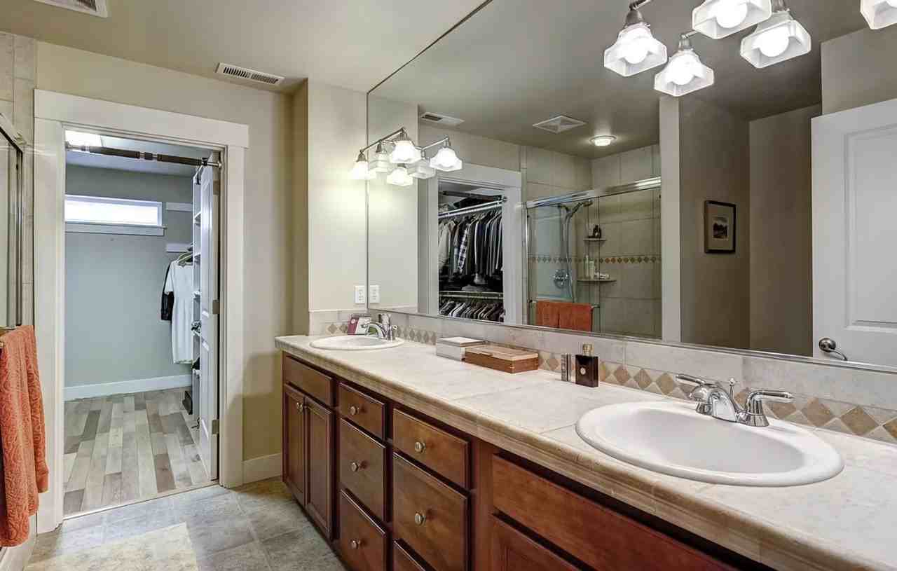 4823 Southwest 45th Avenue - Photo 3 of 10