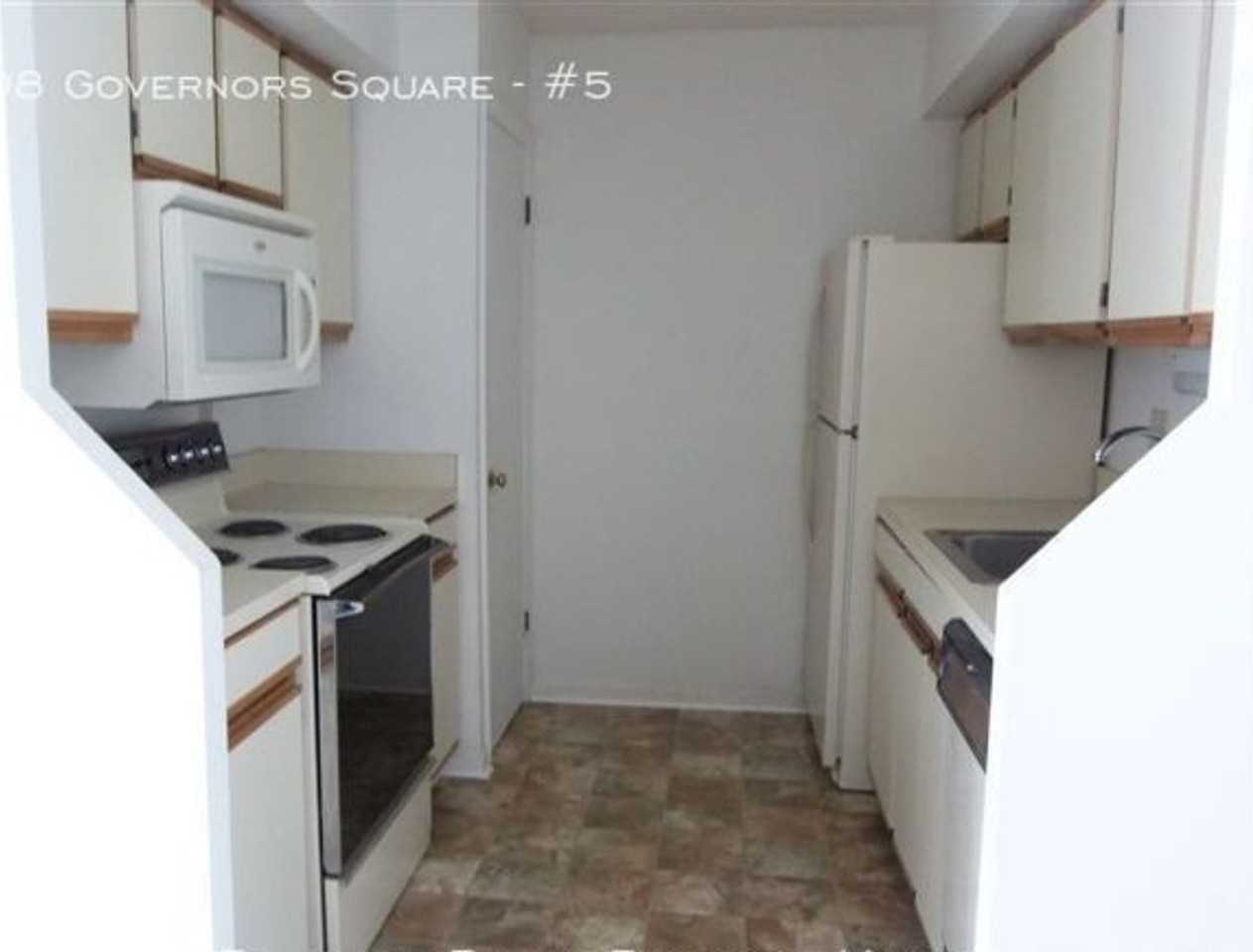 4008 Governors Sq #5 - Photo 4 of 6