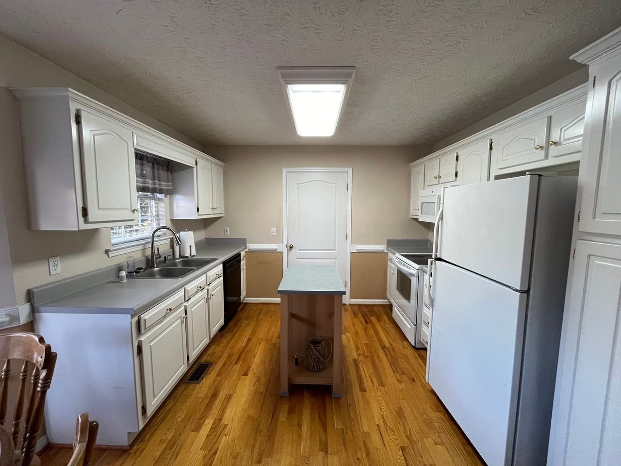 124 Erwin Hill Rd Se - Photo 2 of 14